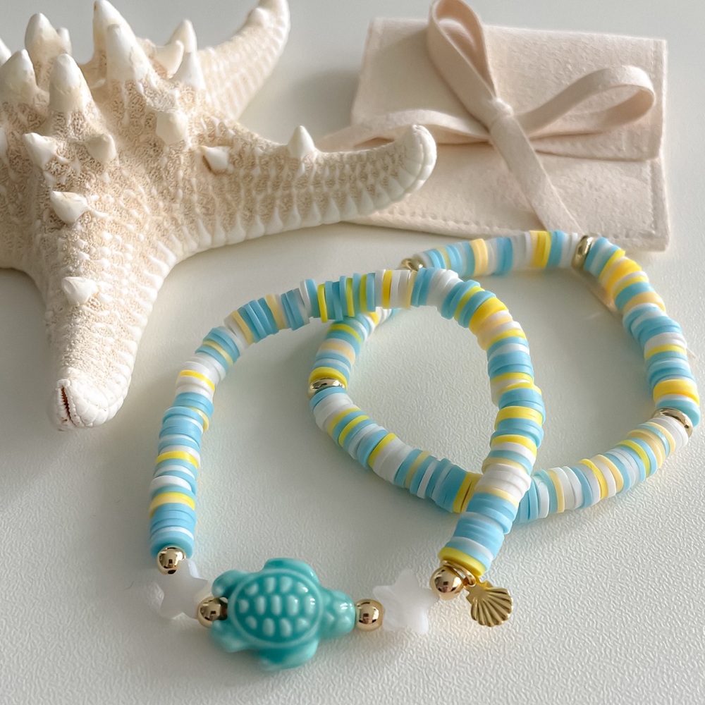 Y2K Turtle bracelet with clay beads and 18k gold plated shell charm